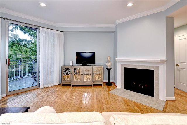 2209 William Styron Sq S, Newport News, VA 23606