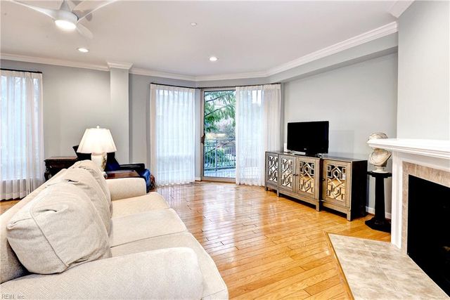 2209 William Styron Sq S, Newport News, VA 23606