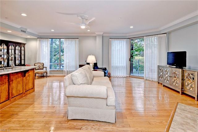2209 William Styron Sq S, Newport News, VA 23606