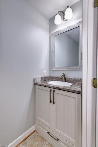 2209 William Styron Sq S, Newport News, VA 23606
