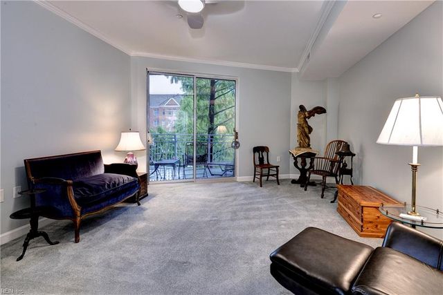 2209 William Styron Sq S, Newport News, VA 23606