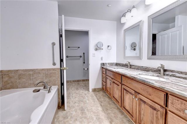 2209 William Styron Sq S, Newport News, VA 23606