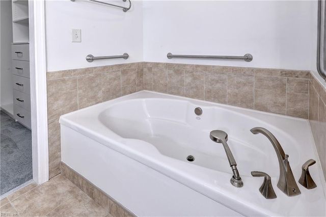 2209 William Styron Sq S, Newport News, VA 23606