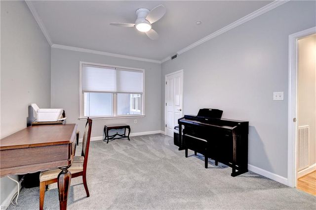 2209 William Styron Sq S, Newport News, VA 23606