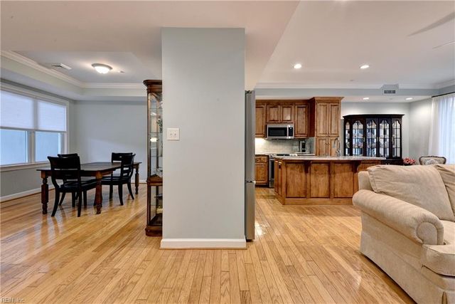 2209 William Styron Sq S, Newport News, VA 23606