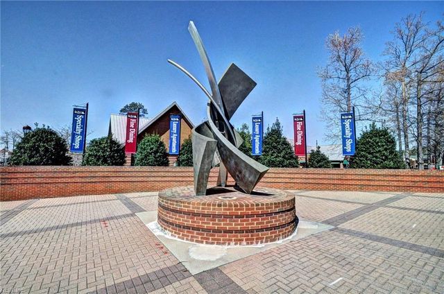 2209 William Styron Sq S, Newport News, VA 23606