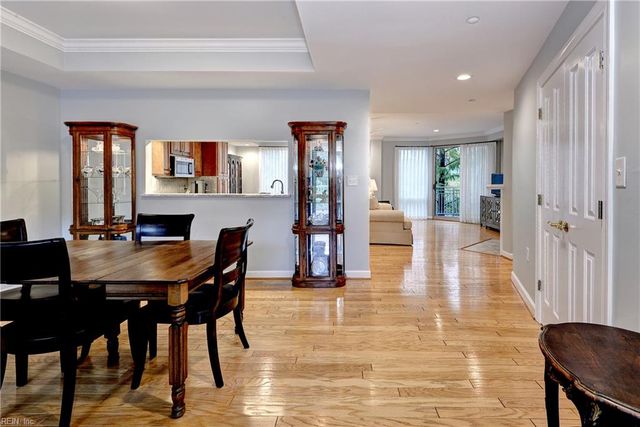 2209 William Styron Sq S, Newport News, VA 23606