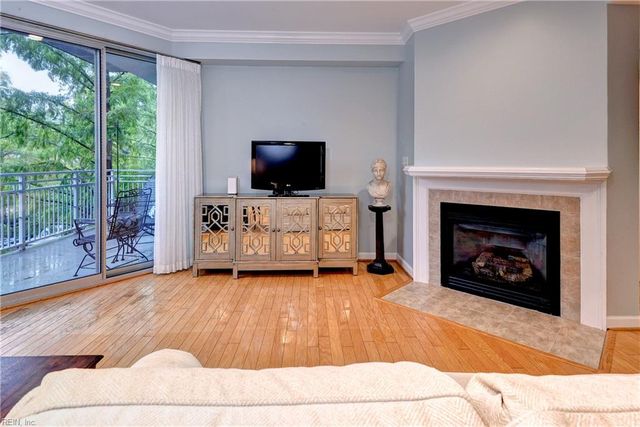2209 William Styron Sq S, Newport News, VA 23606
