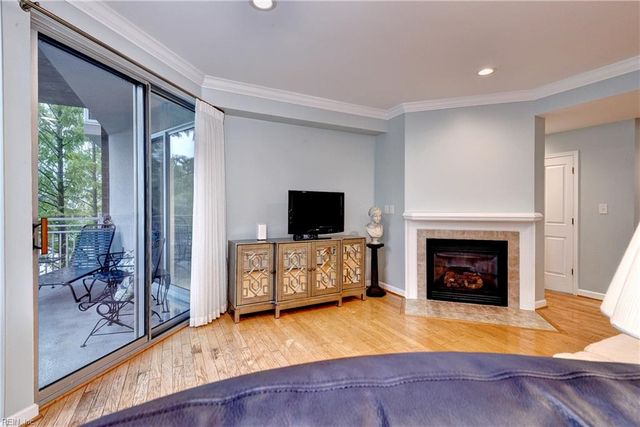 2209 William Styron Sq S, Newport News, VA 23606