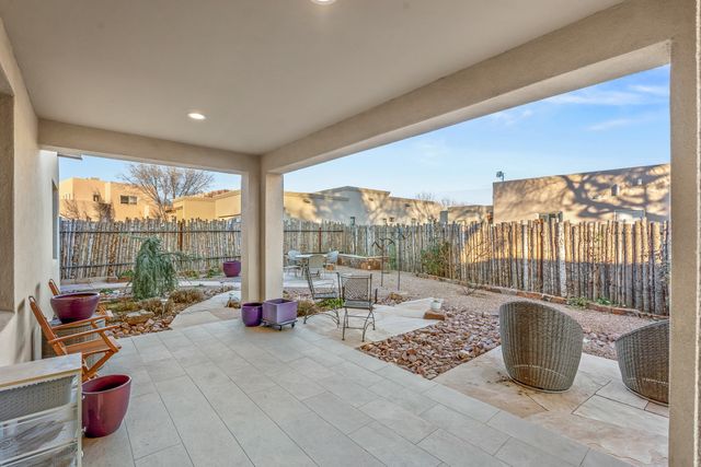 1728 Callejon Melinda, Santa Fe, NM 87501