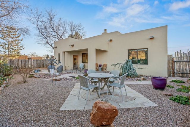 1728 Callejon Melinda, Santa Fe, NM 87501