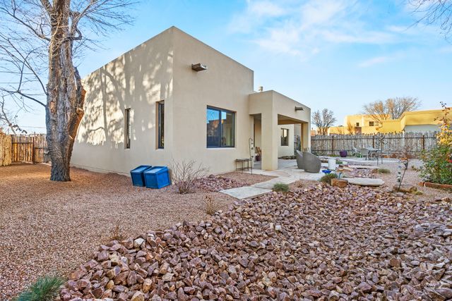 1728 Callejon Melinda, Santa Fe, NM 87501