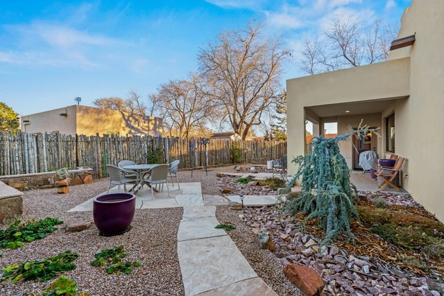 1728 Callejon Melinda, Santa Fe, NM 87501