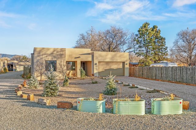 1728 Callejon Melinda, Santa Fe, NM 87501