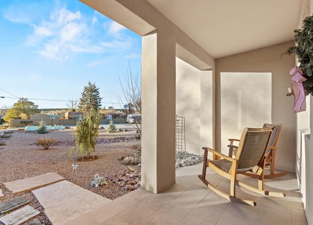 1728 Callejon Melinda, Santa Fe, NM 87501