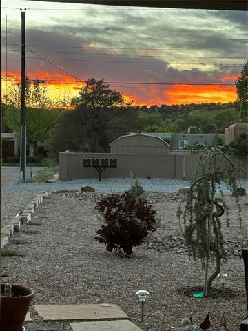 1728 Callejon Melinda, Santa Fe, NM 87501