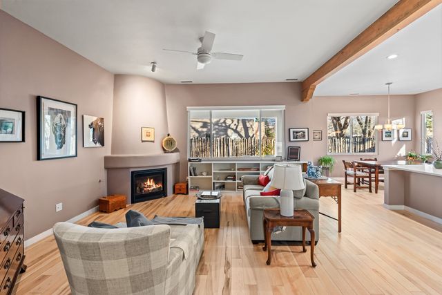 1728 Callejon Melinda, Santa Fe, NM 87501