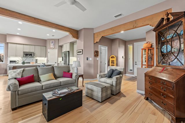 1728 Callejon Melinda, Santa Fe, NM 87501