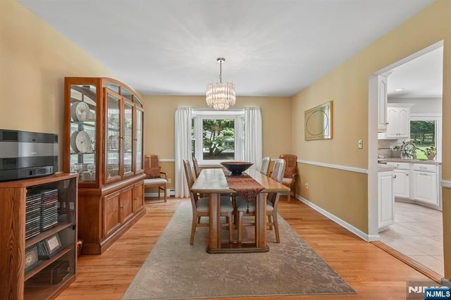 36 Stonefence Road, Oakland, NJ 07436