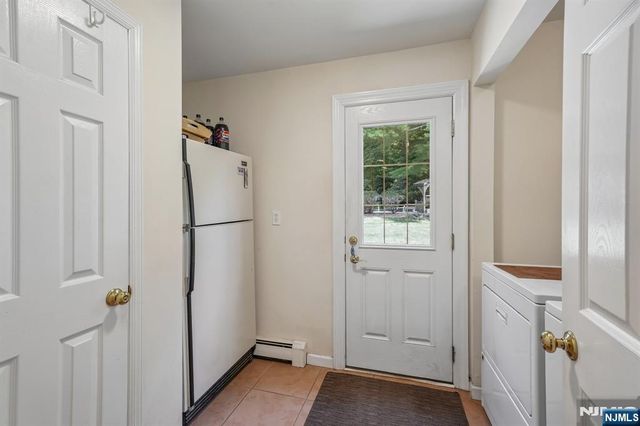 36 Stonefence Road, Oakland, NJ 07436