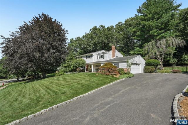 36 Stonefence Road, Oakland, NJ 07436