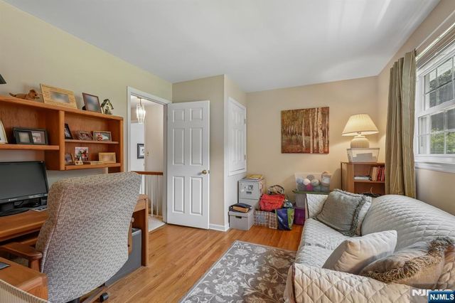 36 Stonefence Road, Oakland, NJ 07436