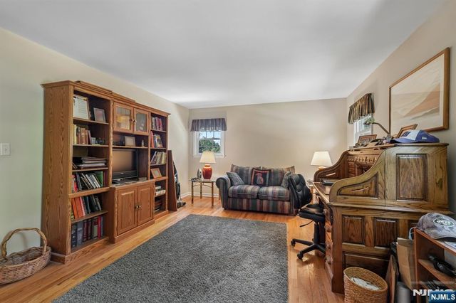 36 Stonefence Road, Oakland, NJ 07436