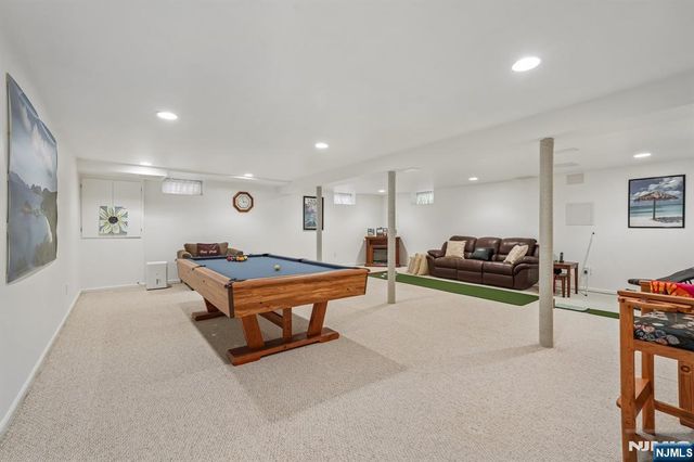 36 Stonefence Road, Oakland, NJ 07436