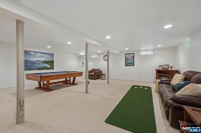 36 Stonefence Road, Oakland, NJ 07436