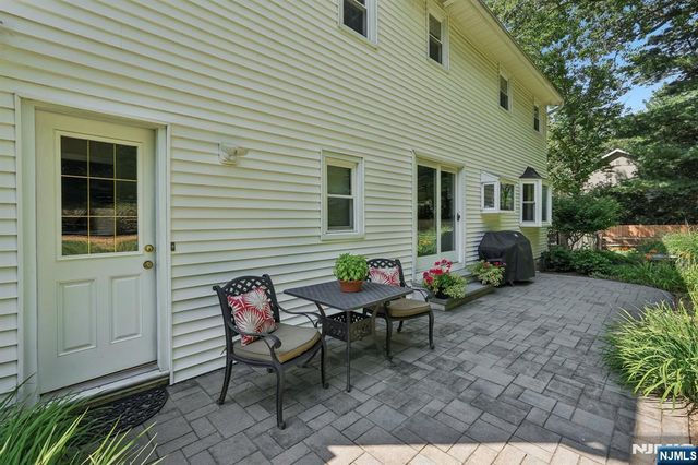 36 Stonefence Road, Oakland, NJ 07436
