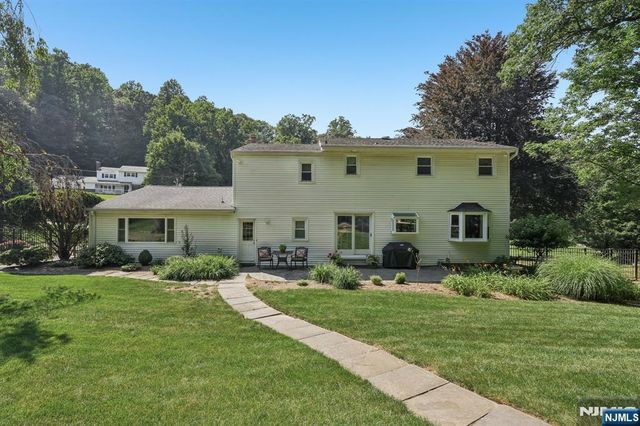 36 Stonefence Road, Oakland, NJ 07436