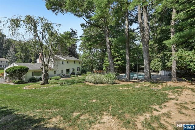 36 Stonefence Road, Oakland, NJ 07436