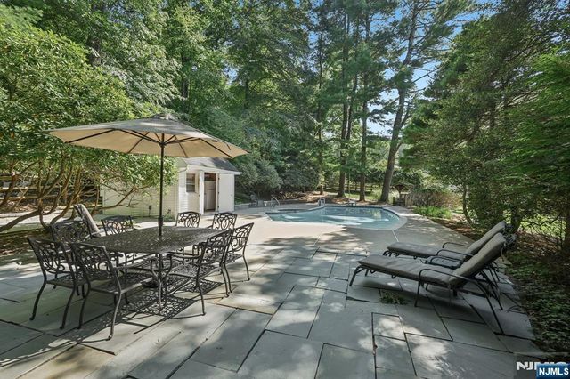 36 Stonefence Road, Oakland, NJ 07436
