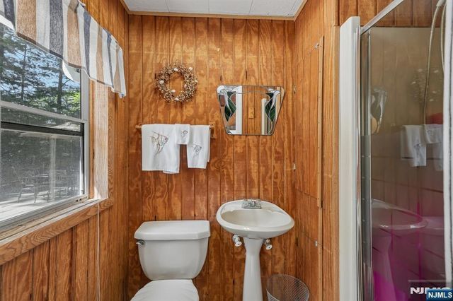 36 Stonefence Road, Oakland, NJ 07436