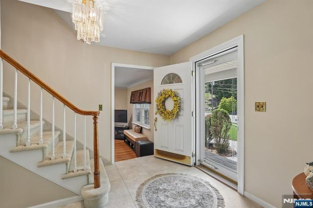 36 Stonefence Road, Oakland, NJ 07436