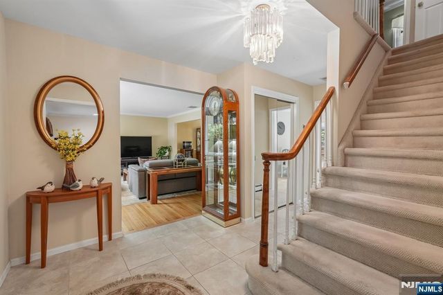 36 Stonefence Road, Oakland, NJ 07436