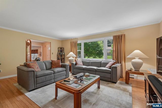 36 Stonefence Road, Oakland, NJ 07436