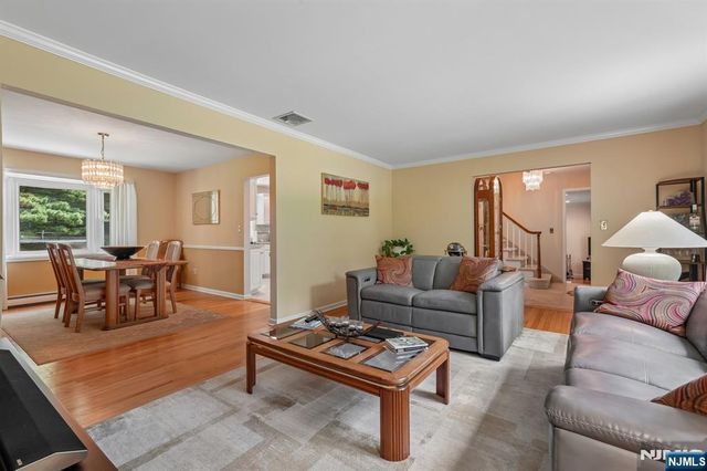 36 Stonefence Road, Oakland, NJ 07436