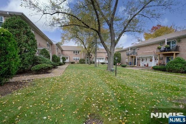 636 Godwin Avenue 9B, Midland Park, NJ 07432