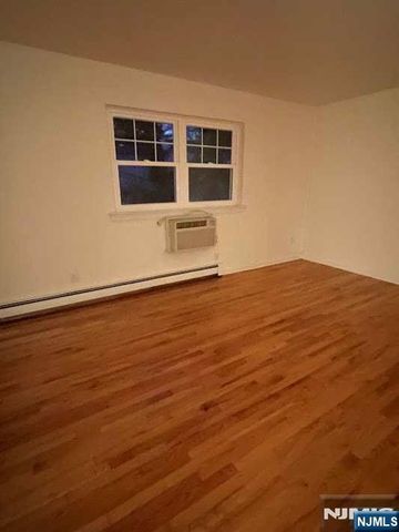 636 Godwin Avenue 9B, Midland Park, NJ 07432