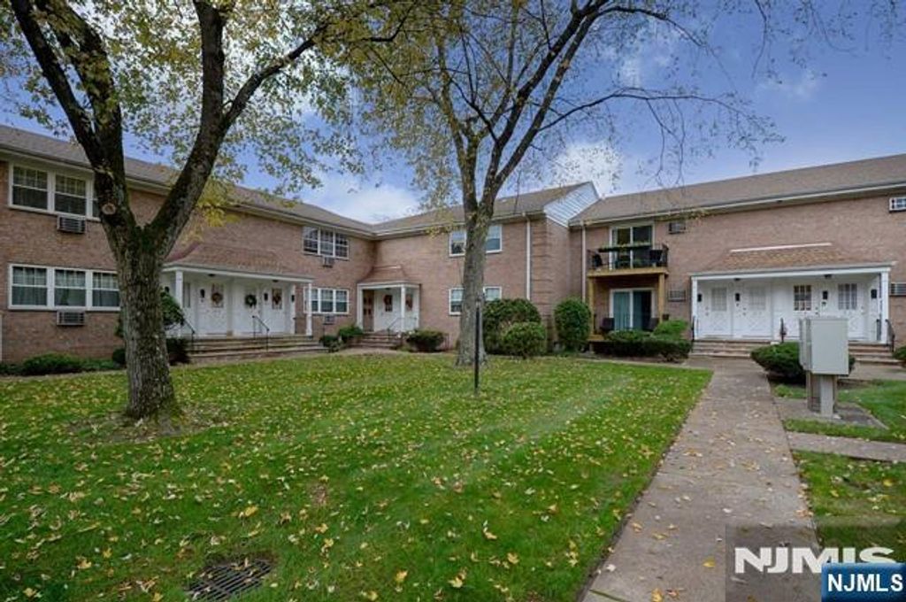 636 Godwin Avenue 9B, Midland Park, NJ 07432