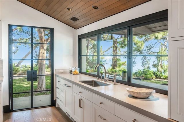 71 Crest Road East, Rolling Hills, CA 90274