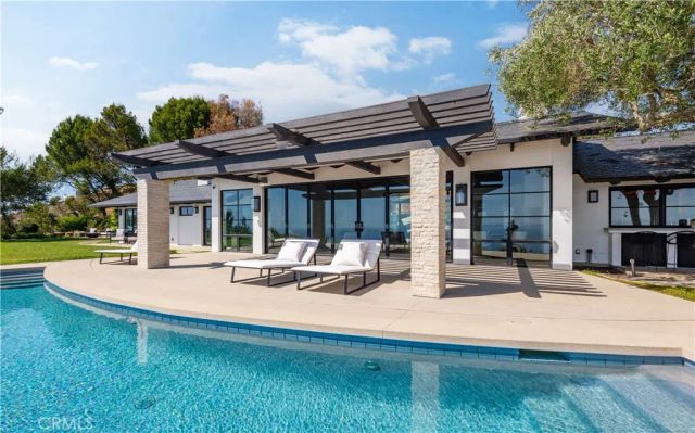 71 Crest Road East, Rolling Hills, CA 90274