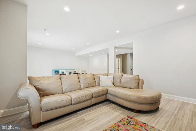 400 MORRIS CT, Flourtown, PA 19031