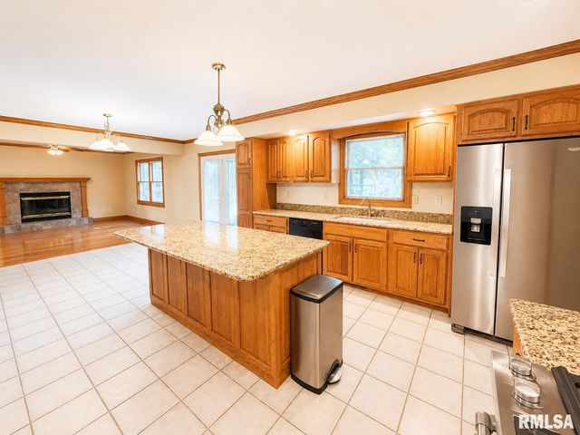 1216 W Cayman Cove, Peoria, IL 61615