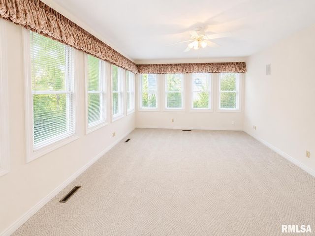 1216 W Cayman Cove, Peoria, IL 61615