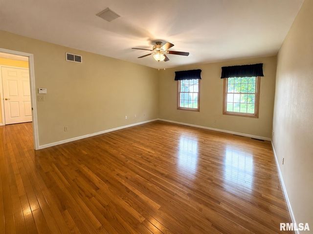 1216 W Cayman Cove, Peoria, IL 61615