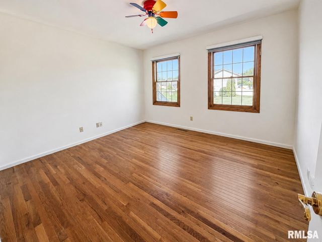 1216 W Cayman Cove, Peoria, IL 61615