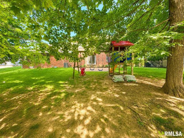 1216 W Cayman Cove, Peoria, IL 61615