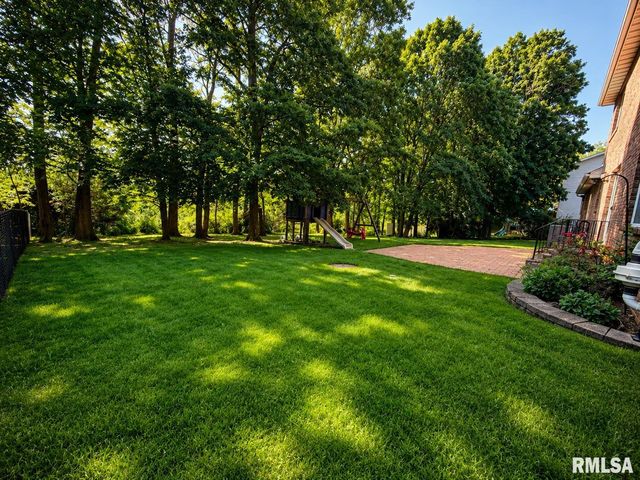 1216 W Cayman Cove, Peoria, IL 61615